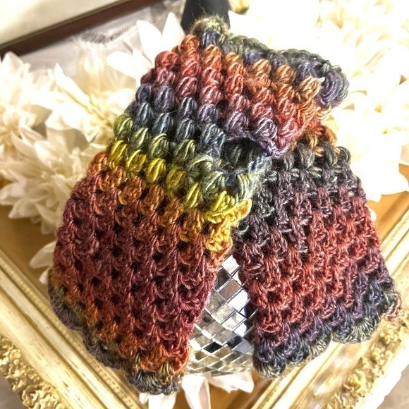𝅺CROCHETED EAR WARMER AND FINGERLESS GLOVES SET - Picture 5 of 6